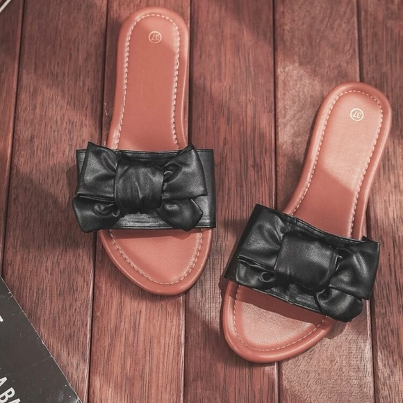 *2/$15* NWOT Bow Slides - Picture 2 of 4